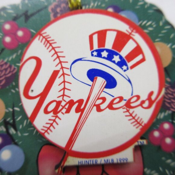 New York Yankees NNY MLB 3D Wood Christmas Wreath Ornament Hunter 1999 Gift Box - Picture 3 of 12